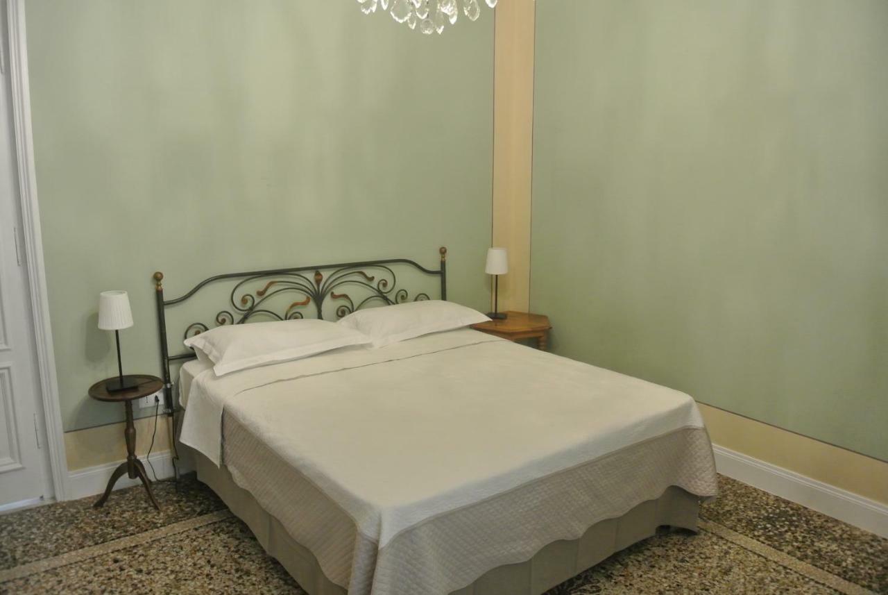 Palazzo Zecchino B&B Генуа Екстериор снимка